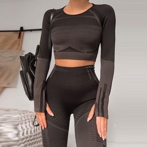 geo seamless long sleeve crop top